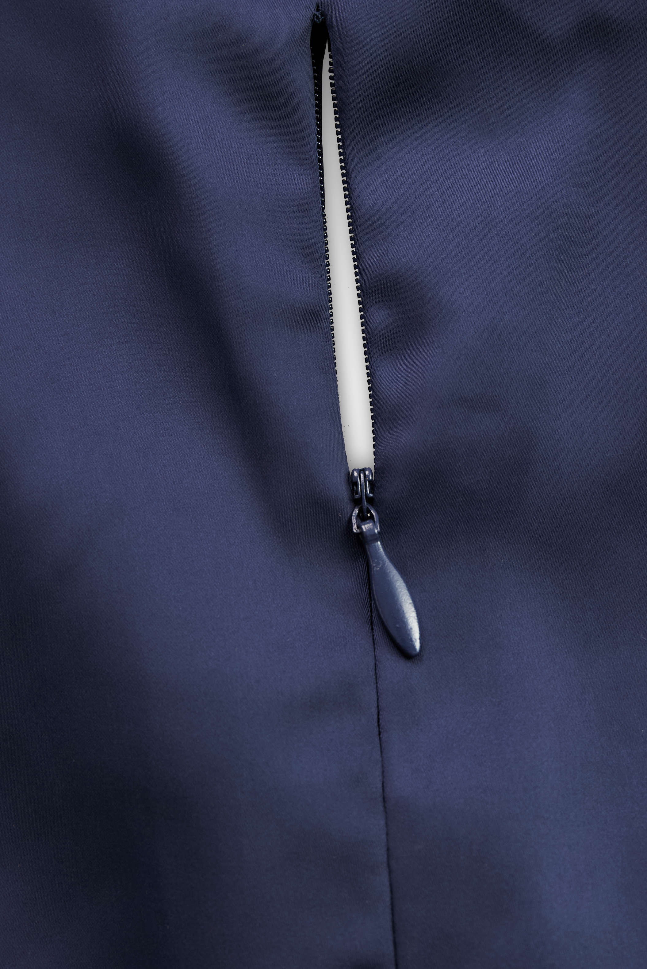 Dharmay | Elegantní midi šaty s dlouhým rukávem