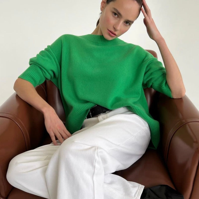 White Oversized Knit Sweater for Women – Elegant Cozy Pullover