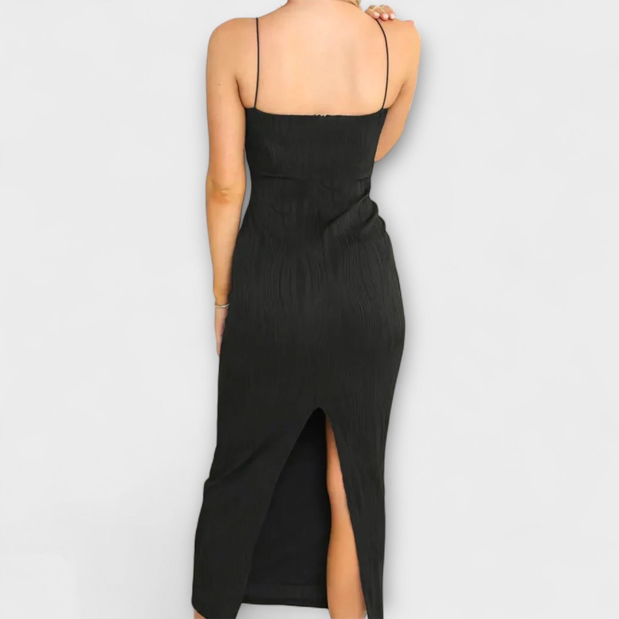 Elegantní bezrukávový maxi šaty s řasením