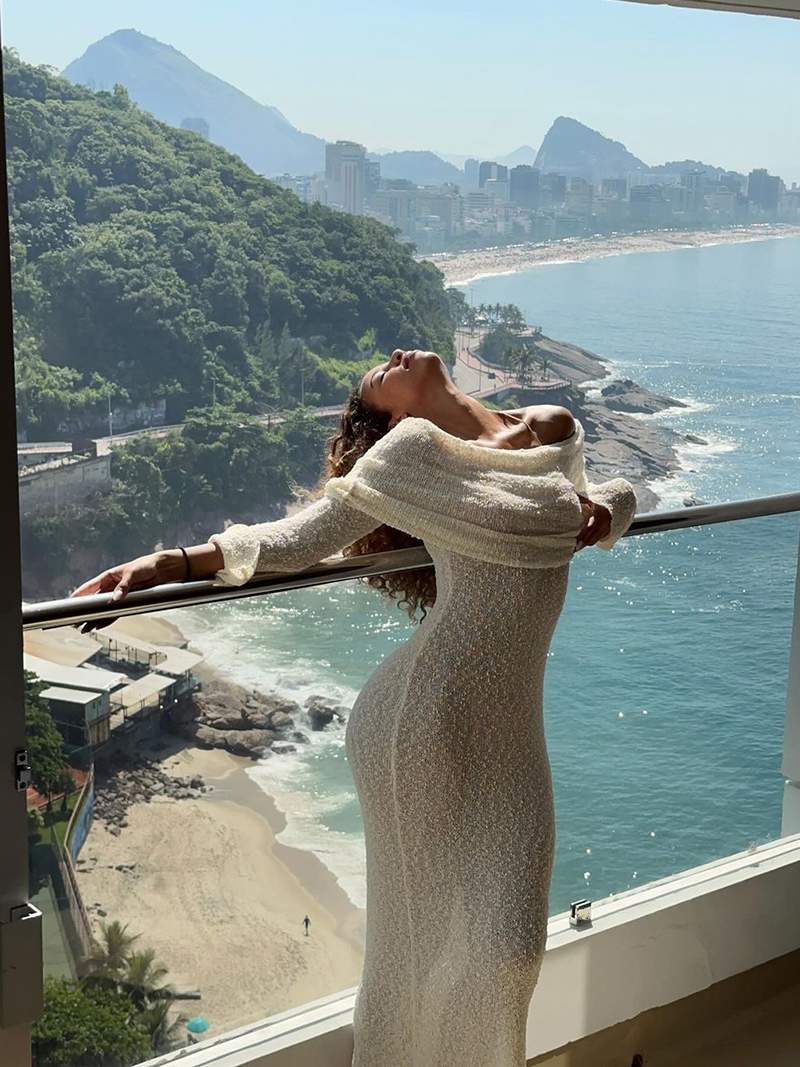 Off-Shoulder Knitted White Maxi Dress – Elegant Resort Wear