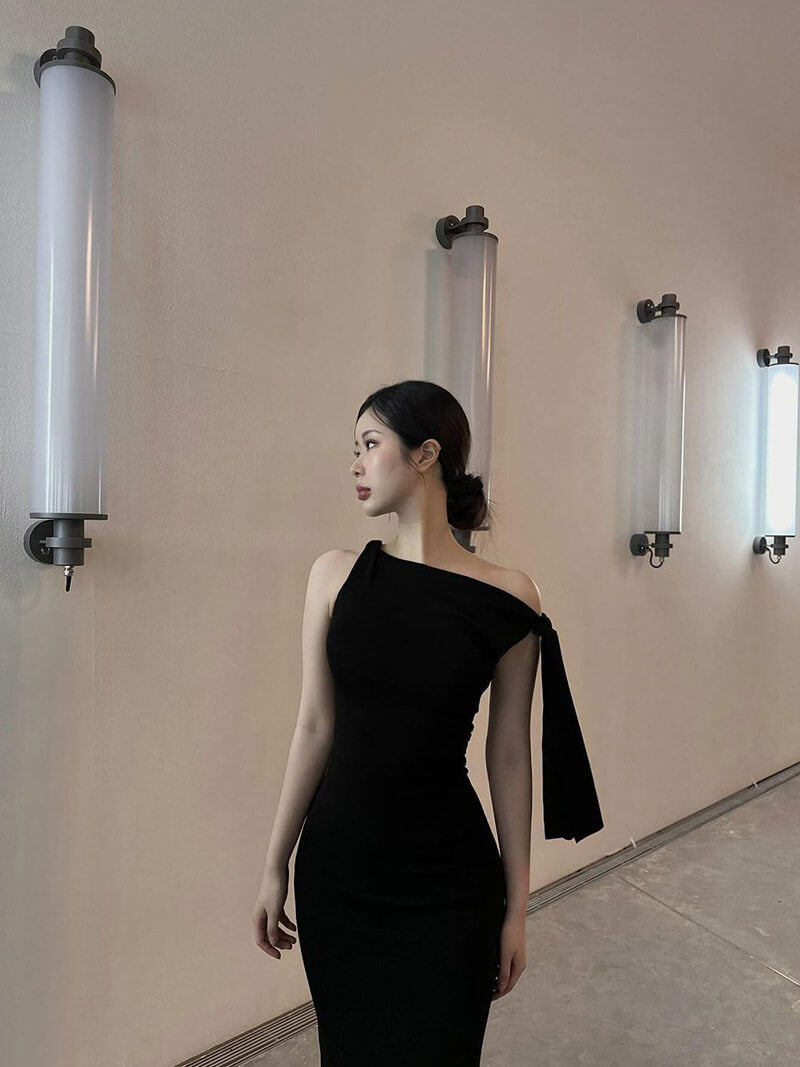 White One-Shoulder Knotted Evening Dress – Elegant Fit