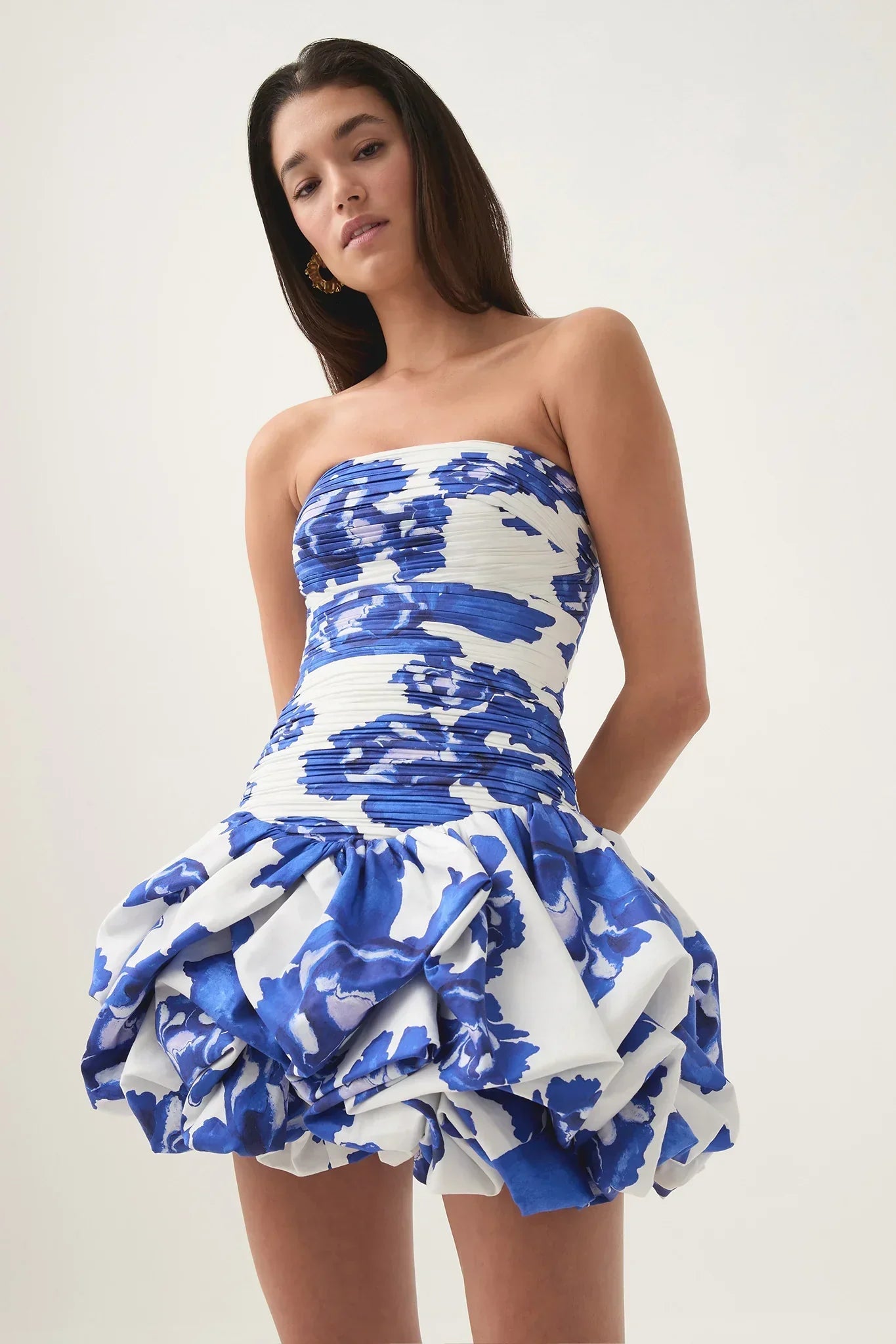 Blue and White Floral Strapless Mini Dress – Elegant Party Outfit