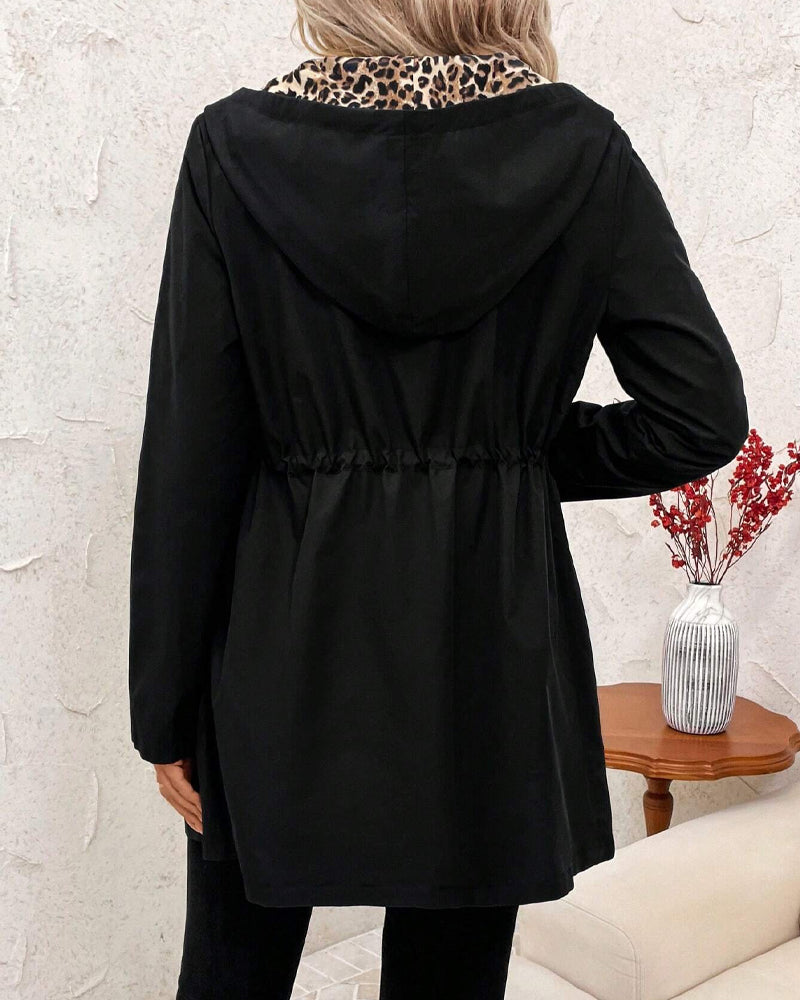 Oboustranný kabát s kapucí a leopardím vzorem