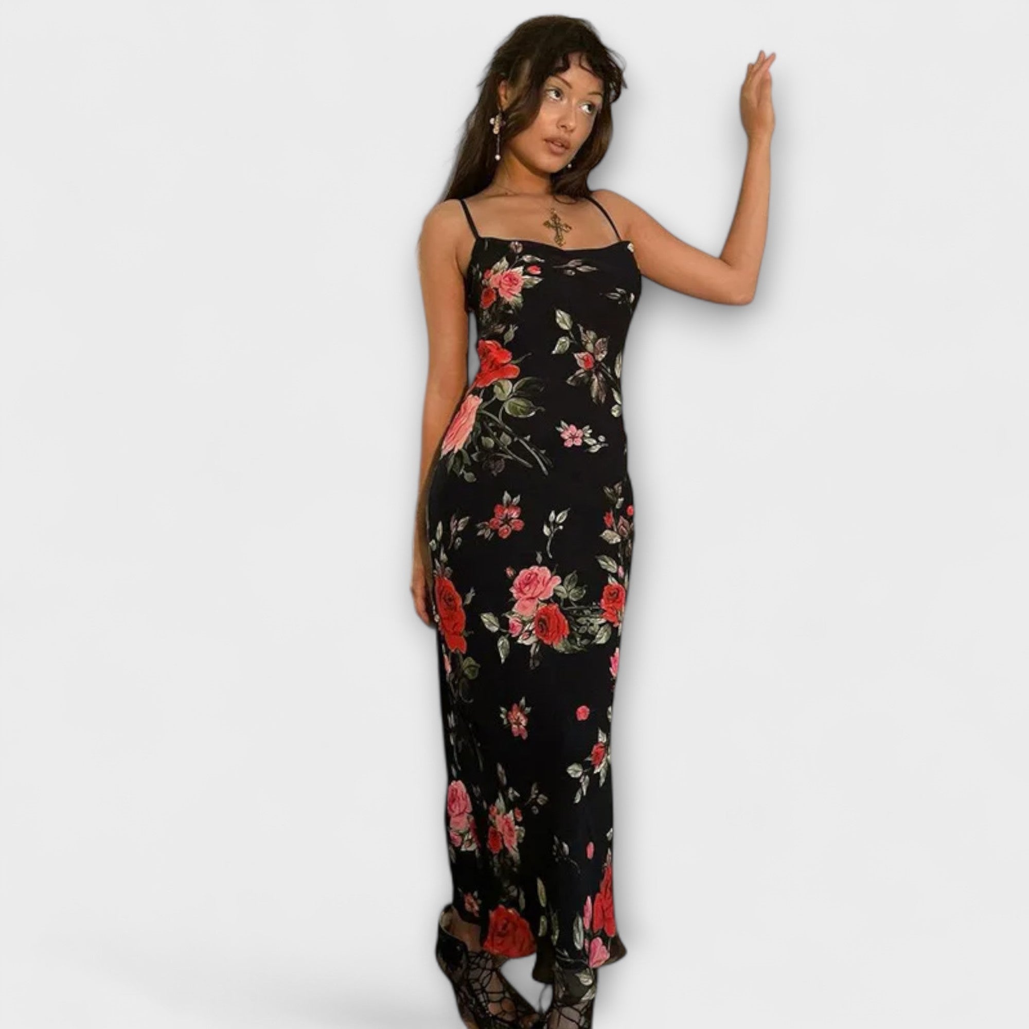 Šaty bodycon s květinovým vzorem a ramínky