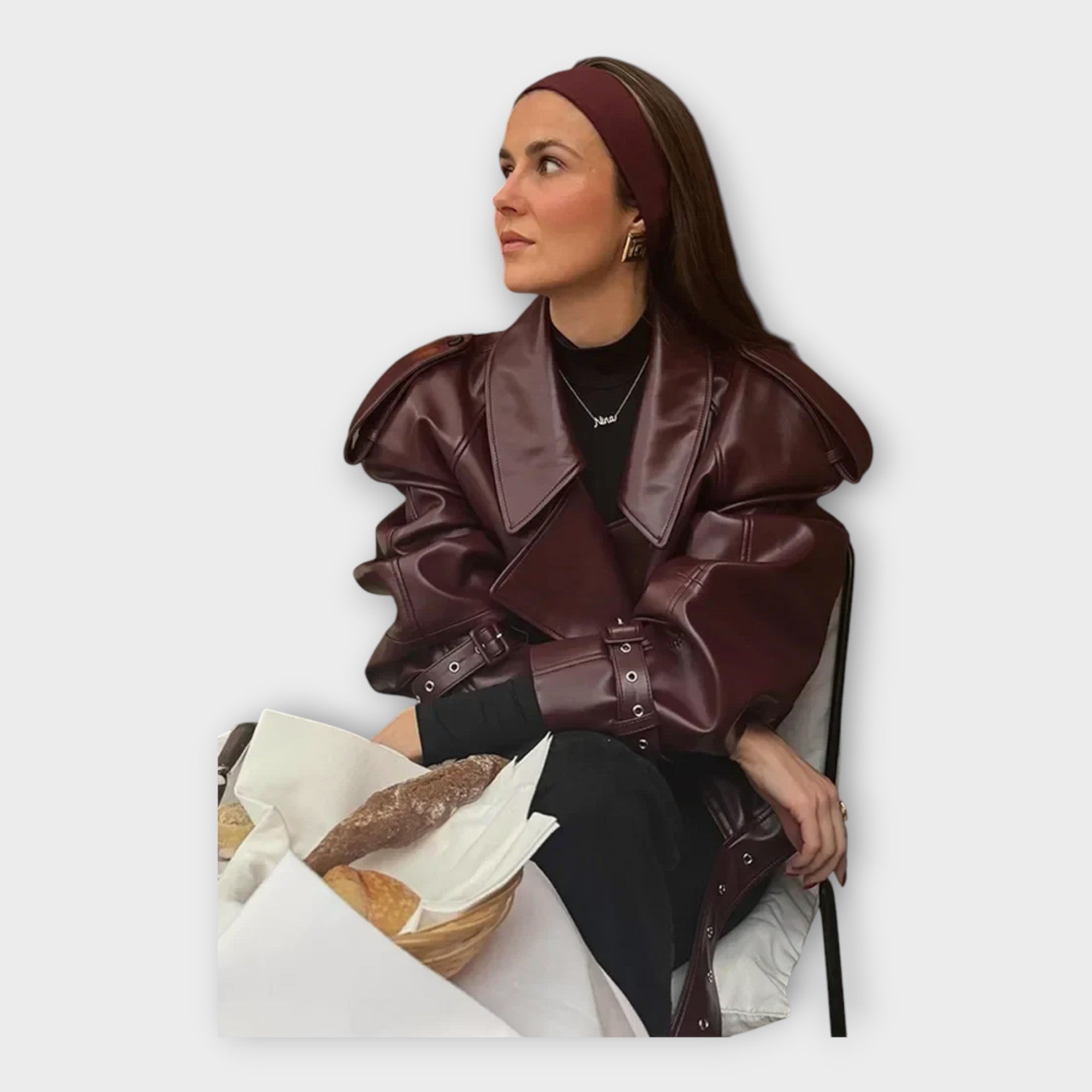 Kožená Bunda s Páskem a Moderním Detaily