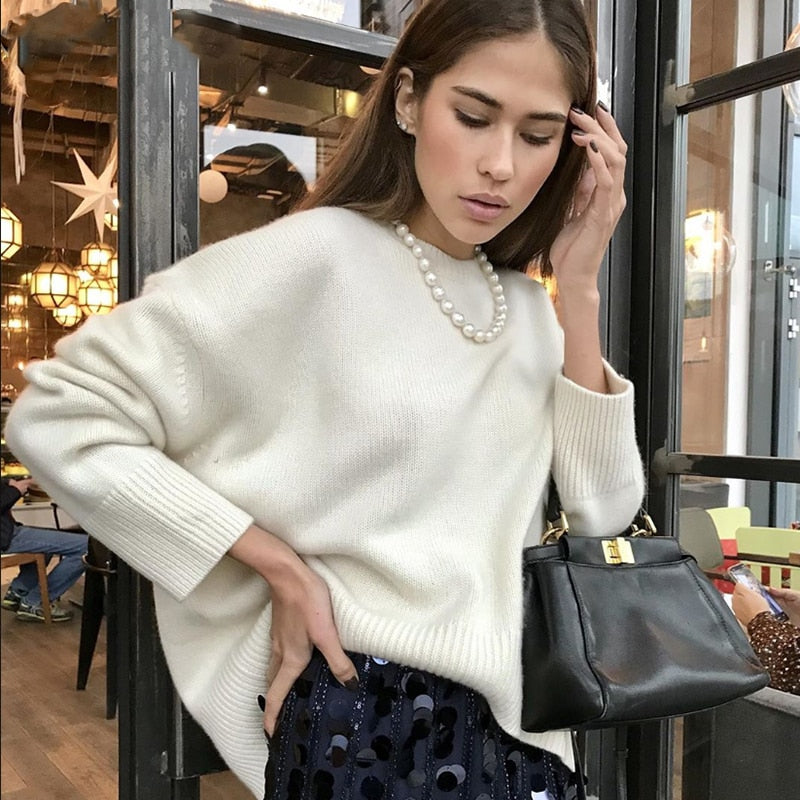 White Oversized Knit Sweater for Women – Elegant Cozy Pullover