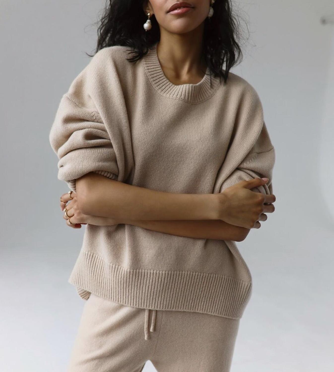 White Oversized Knit Sweater for Women – Elegant Cozy Pullover